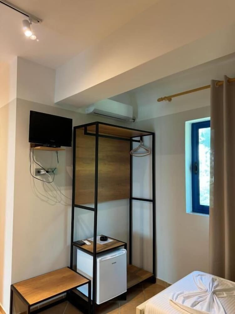 

Milano - Orikum - Hotel Cekodhima