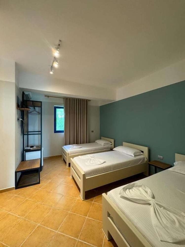 

Milano - Orikum - Hotel Cekodhima
