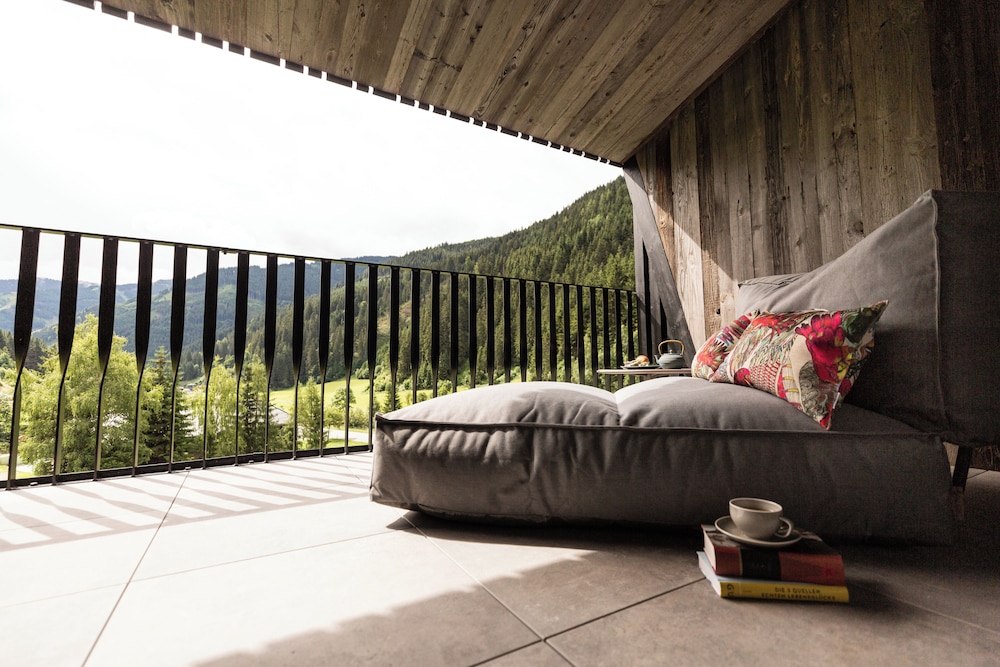 

Bologna - Saalbach - Goldstück - Adults Only