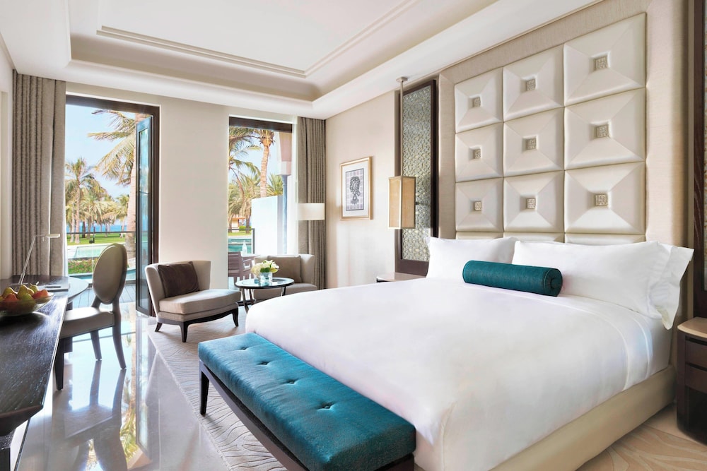 

Napoli - Wādī Kabīr - Al Bustan Palace, a Ritz-Carlton Hotel