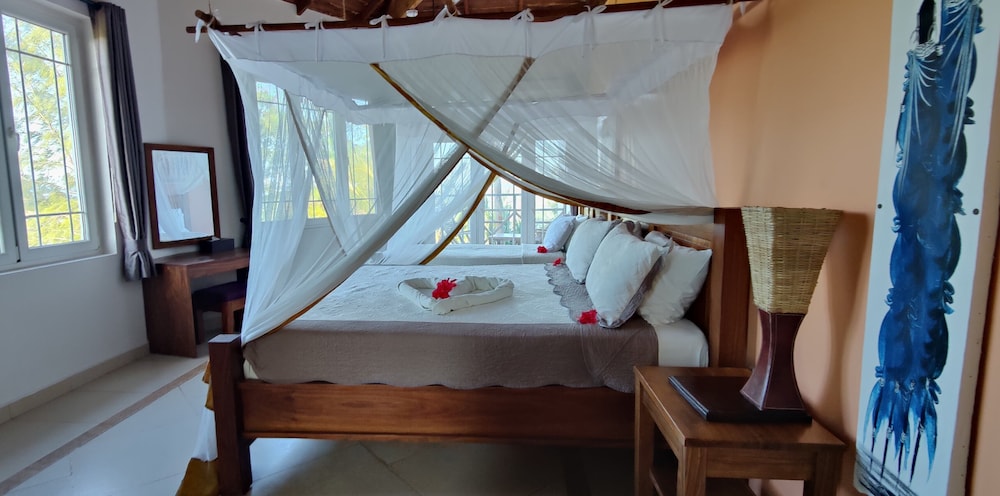 

Roma - Makunduchi - Beautiful Secluded 8 bedroom Beach Villa with Pool