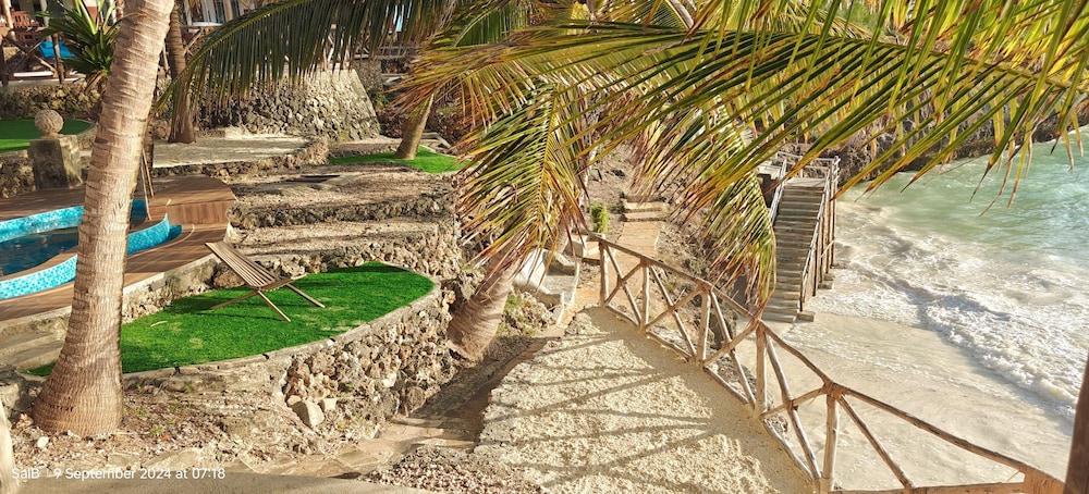 

Milano - Makunduchi - Beautiful Secluded 8 bedroom Beach Villa with Pool