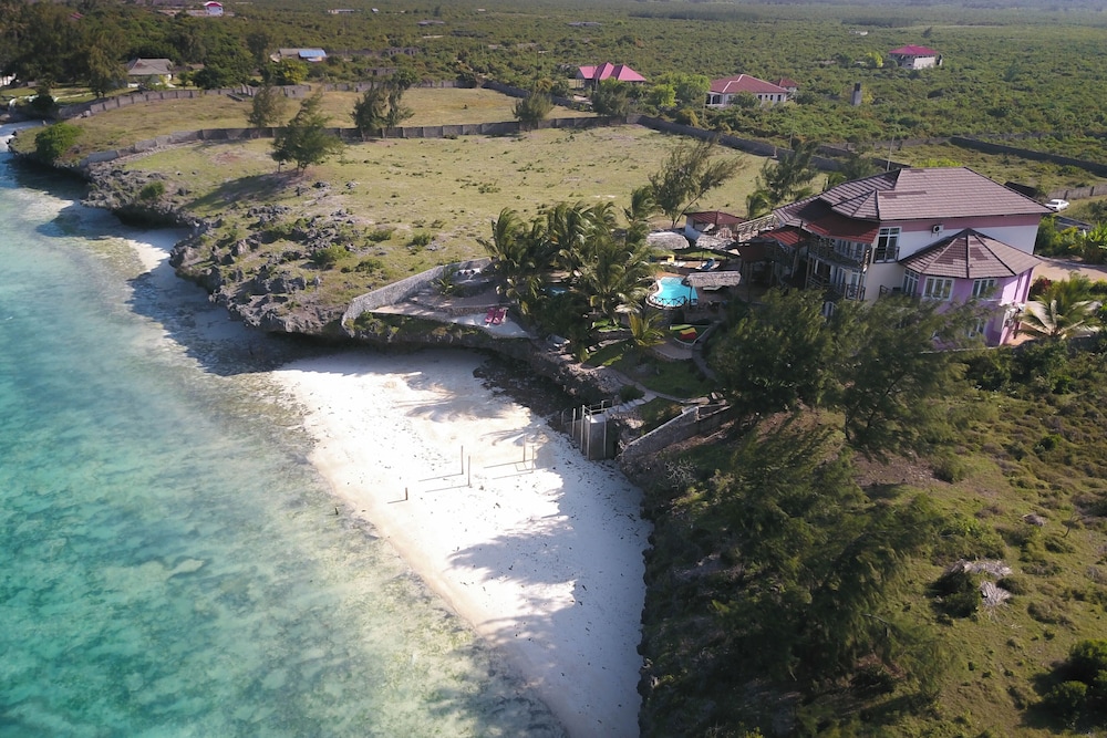 

Roma - Makunduchi - Beautiful Secluded 8 bedroom Beach Villa with Pool