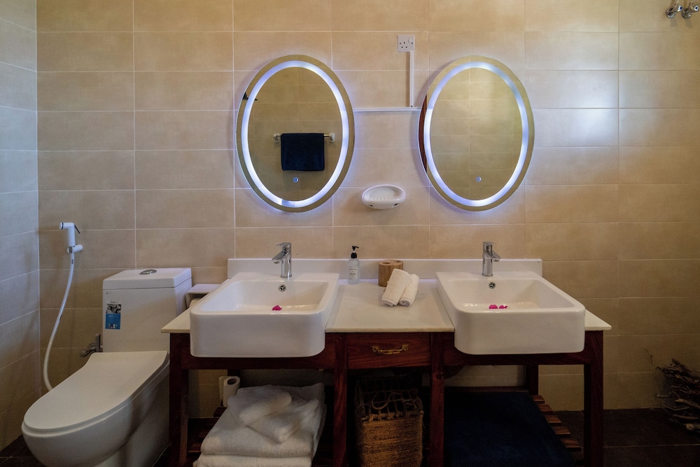 

Roma - Makunduchi - Coral Cliff Villas