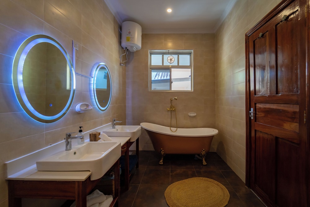 

Milano - Makunduchi - Coral Cliff Villas