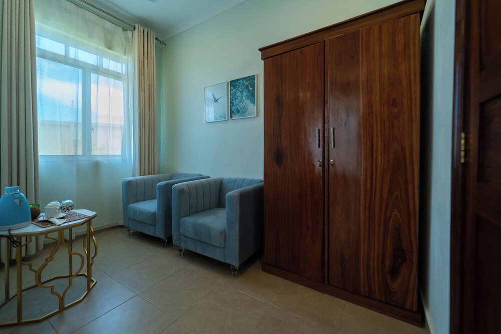 

Milano - Makunduchi - Coral Cliff Villas