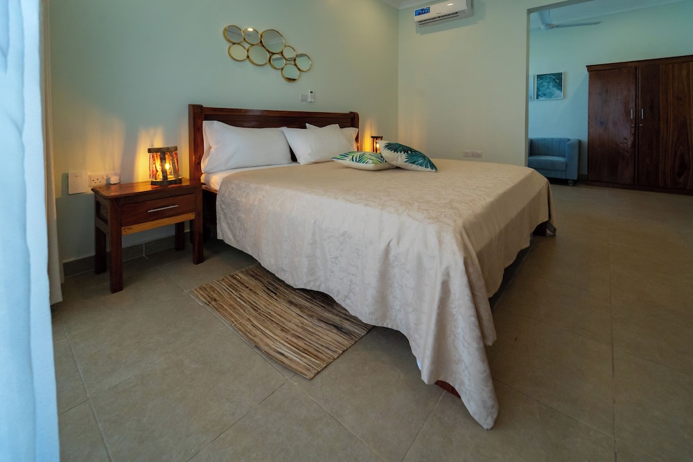 

Verona - Makunduchi - Coral Cliff Villas