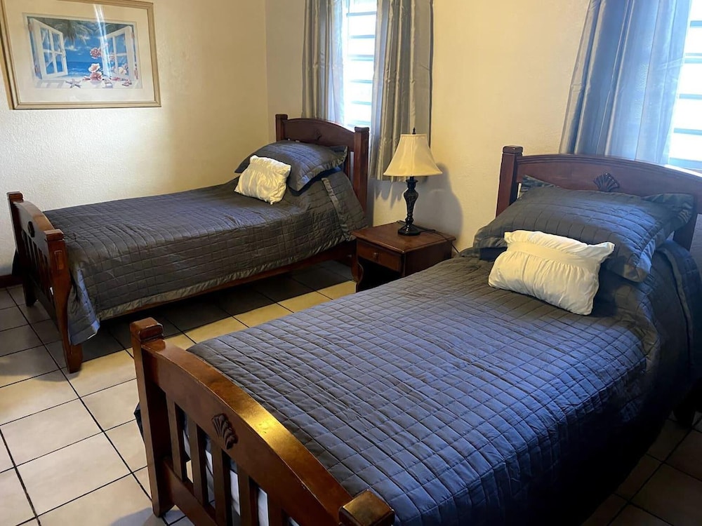 

Napoli - Jolly Harbour - Waterfront Villa ,south Finger 227, Jolly Harbour