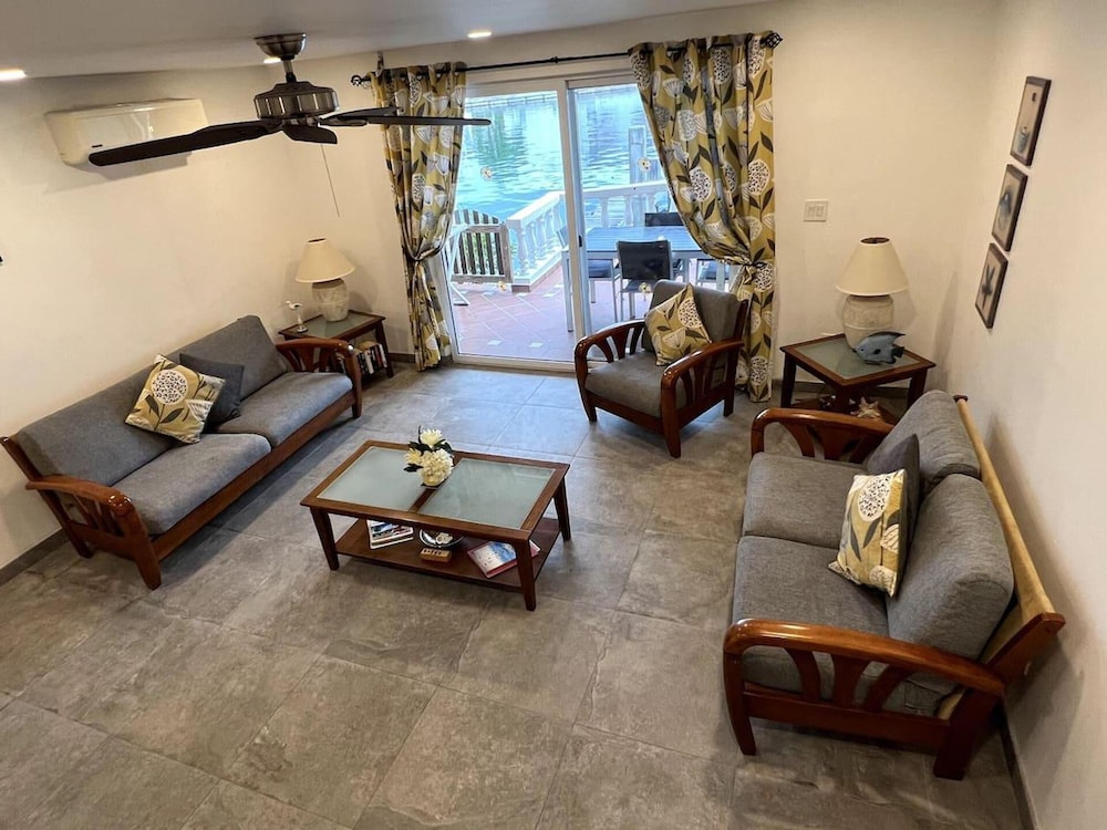 

Venezia - Bolans - Waterfront Villa ,south Finger 227, Jolly Harbour