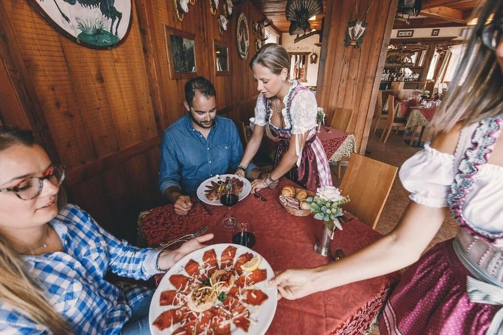 

Roma - San Martino di Castrozza - Albergo Ristorante Centrale
