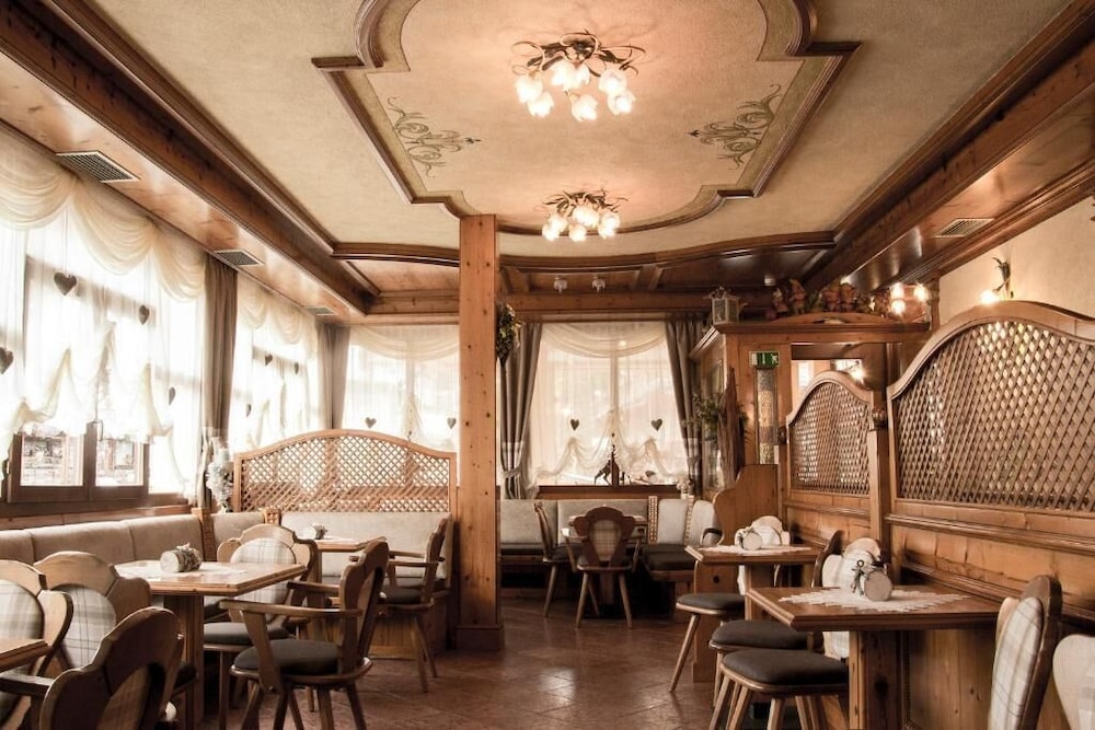 

Bari - San Martino di Castrozza - Albergo Ristorante Centrale