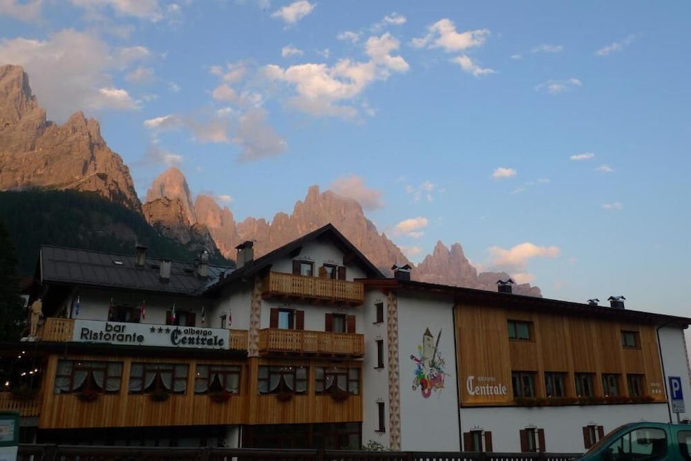 

Milano - Val di Fassa, Montagna Italia - Albergo Ristorante Centrale