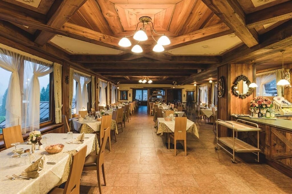 

Venezia - San Martino di Castrozza - Albergo Ristorante Centrale