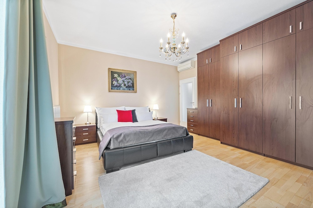 

Milano - Bratislava - Hotel ANTARES