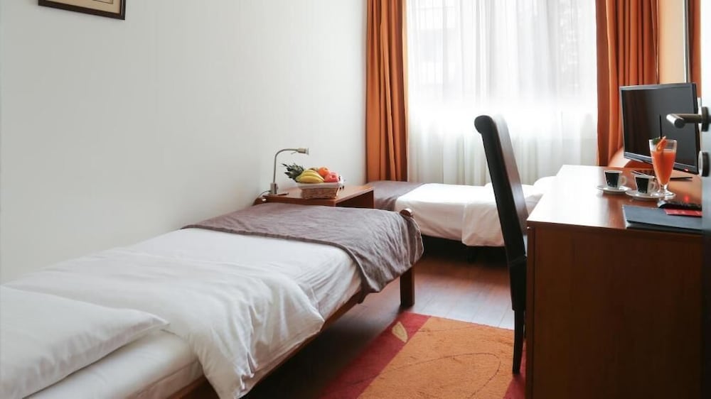 

Milano - Belgrado - Hotel Srbija-FREE PARKING