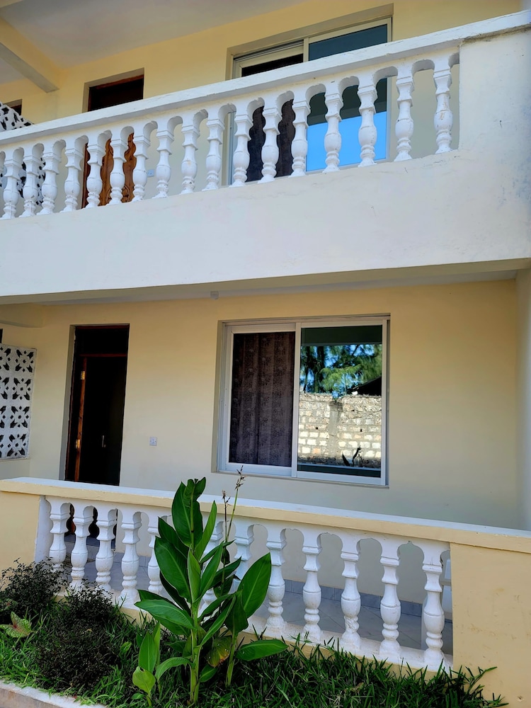 

Venezia - Malindi - Casuarina Lounge