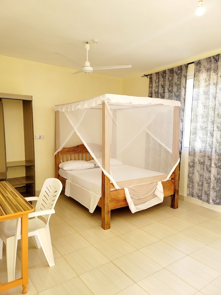 

Venezia - Malindi - Casuarina Lounge