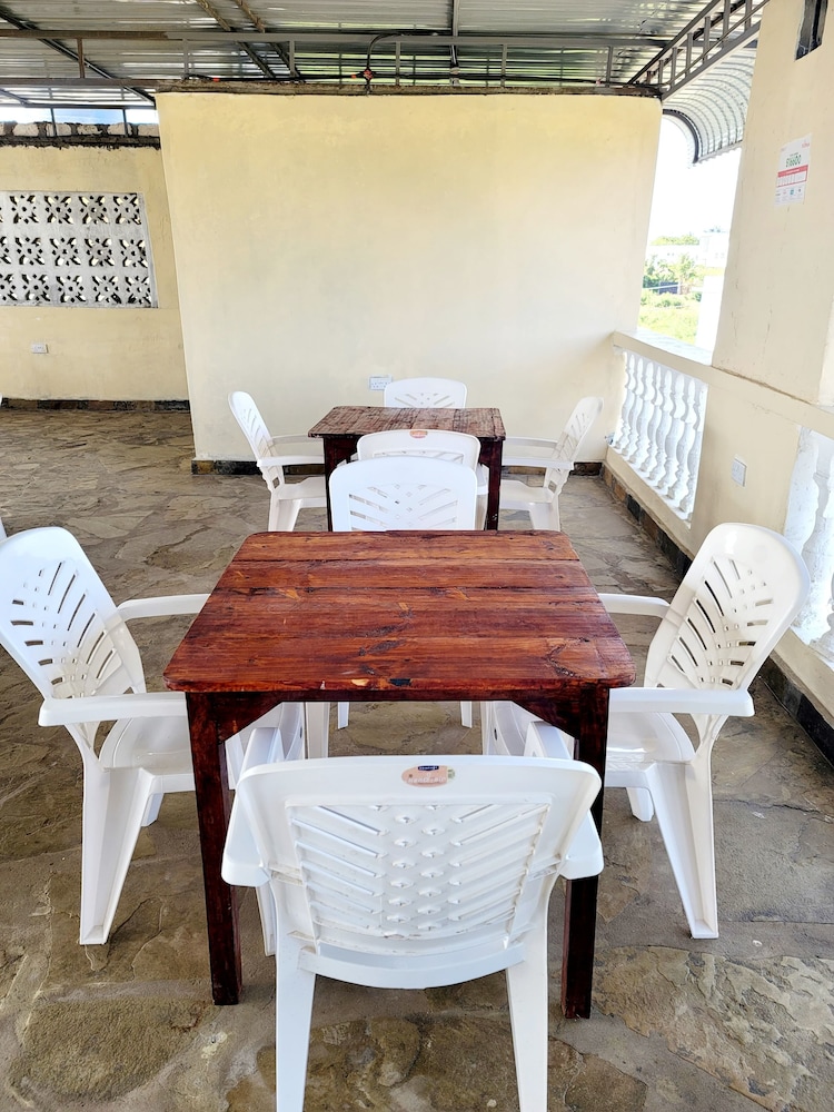 

Milano - Malindi - Casuarina Lounge