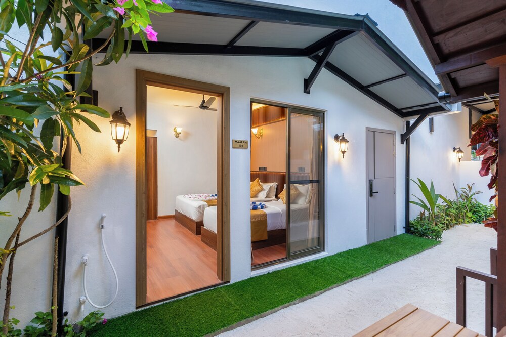 

Milano - Mathiveri - Ganduvaru Villa