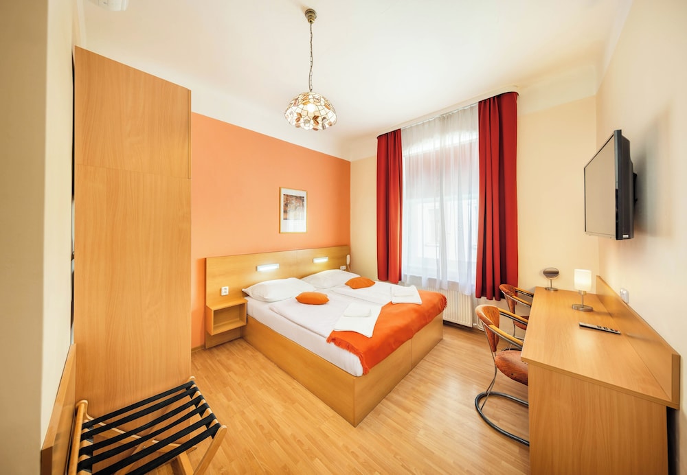 

Napoli - Praga - Hotel Golden City Garni