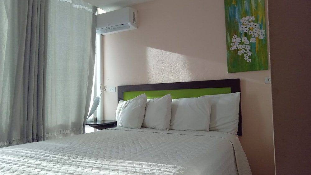 

Roma - Belize City - Golden Tree Hotel
