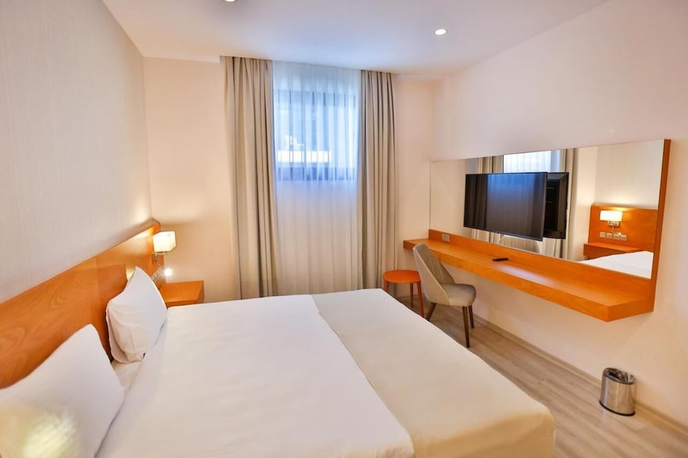 

Roma - Famagusta - Caddemm Inn