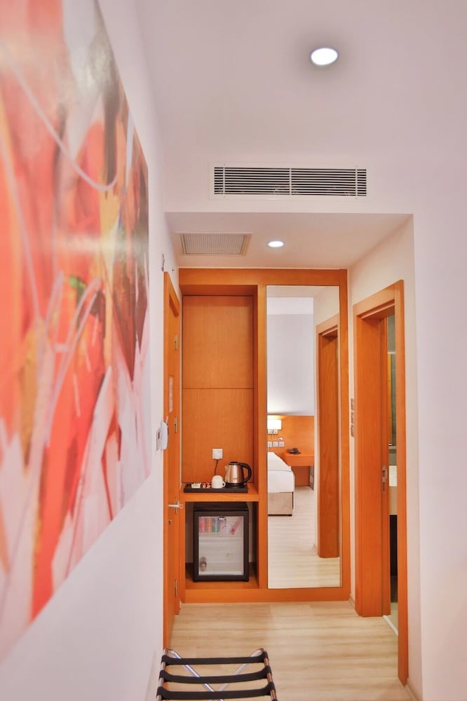 

Bari - Famagusta - Caddemm Inn