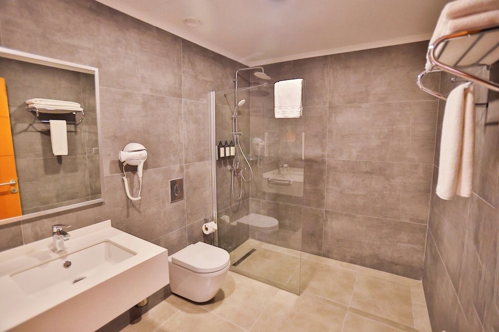 

Milano - Famagusta - Caddemm Inn