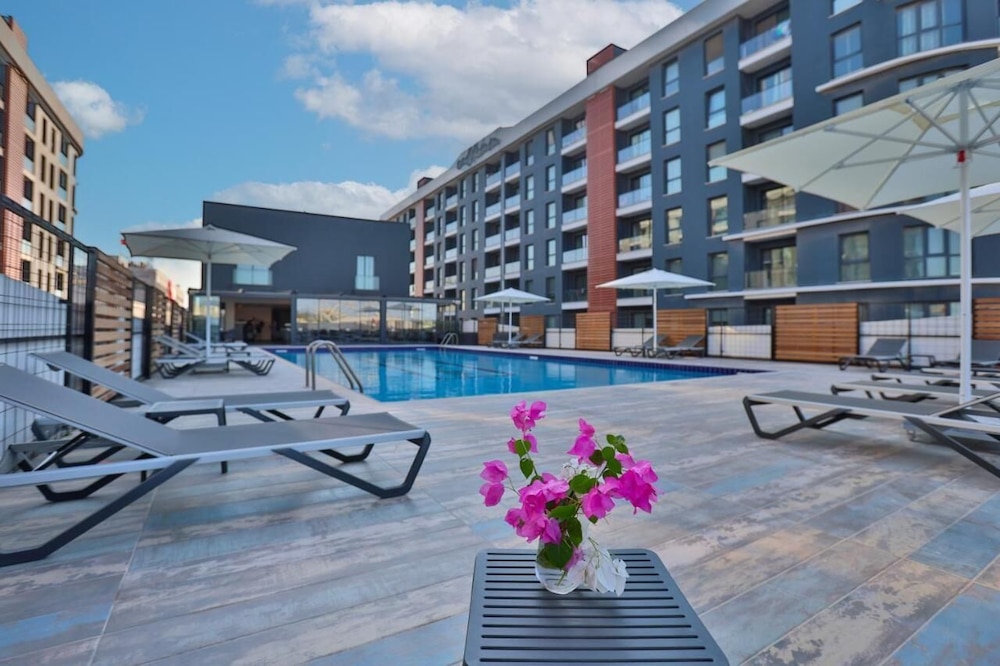 

Milano - Paralimni - Caddemm Inn