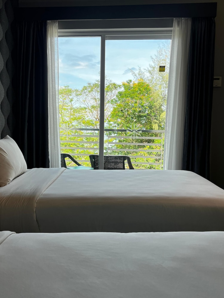 

Bologna - Pantai Cenang - Cenang Plaza Beach Hotel