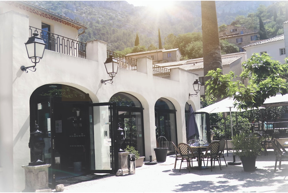 

Milano - Gordes - Hotel Restaurant du Parc en Bord de Rivière
