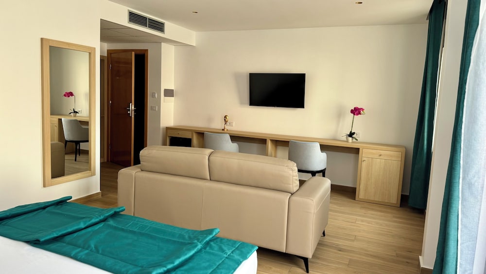 

Bologna - Tarrafal, Isola di Santiago - Hotel Blue Sky