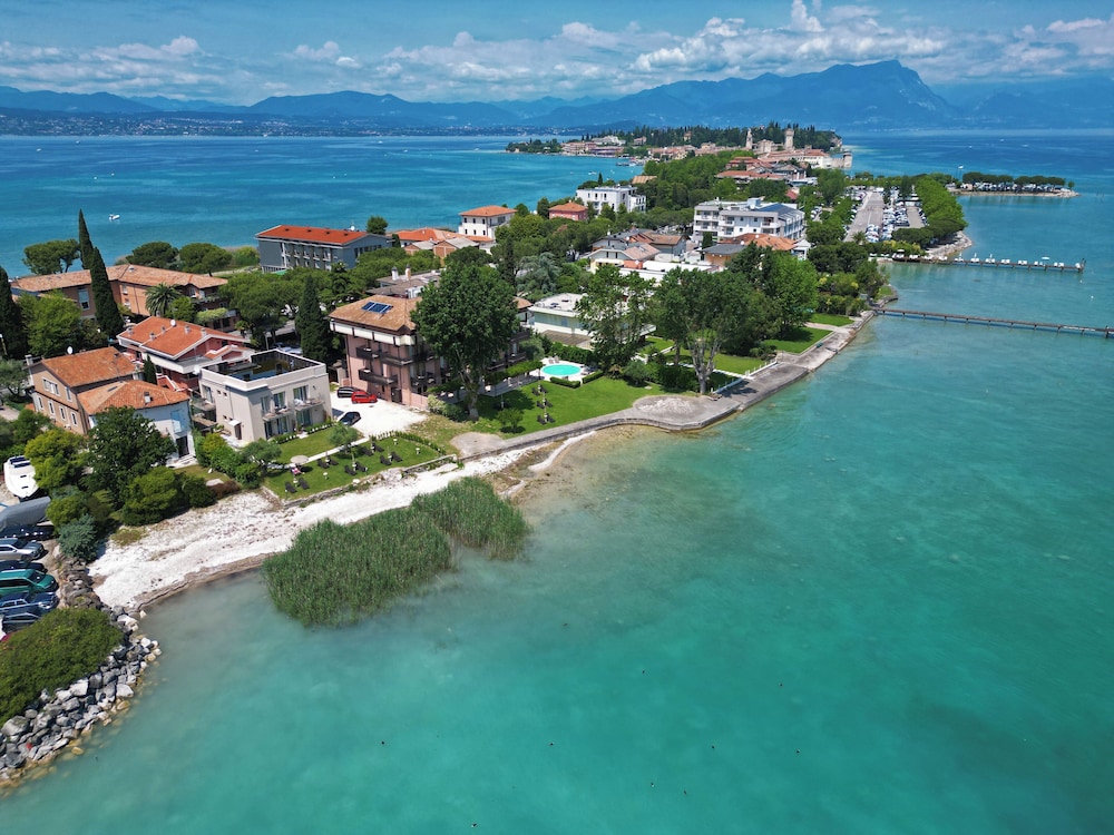 

Comiso - Moniga del Garda - Villa Canneto dep.Smeraldo