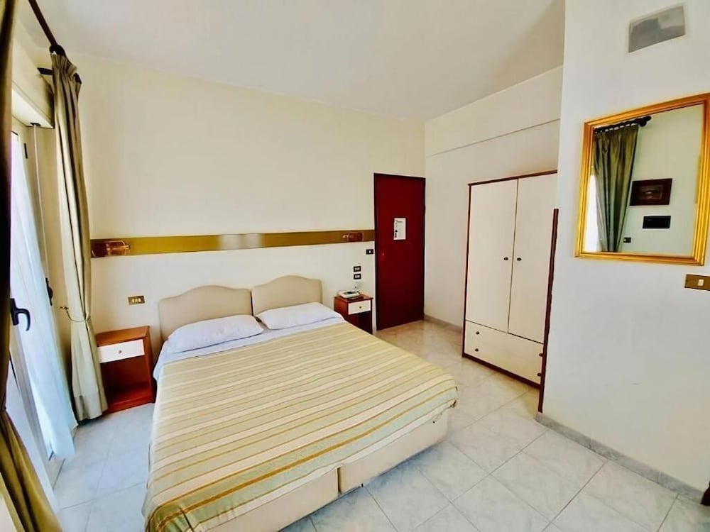 

Milano - Bagnara Calabra - Albergo delle Rose