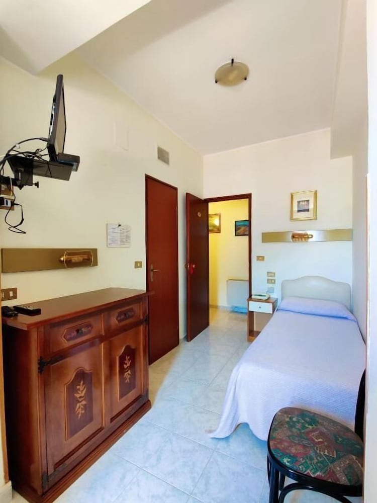 

Bari - Scilla - Albergo delle Rose
