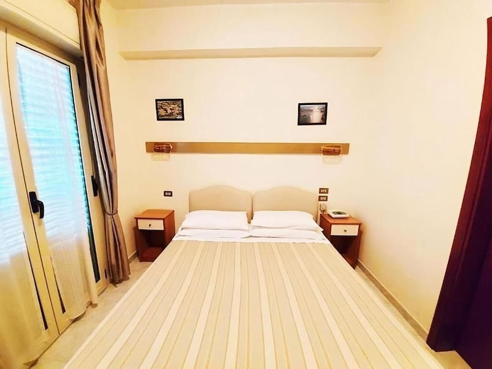 

Roma - Scilla - Albergo delle Rose