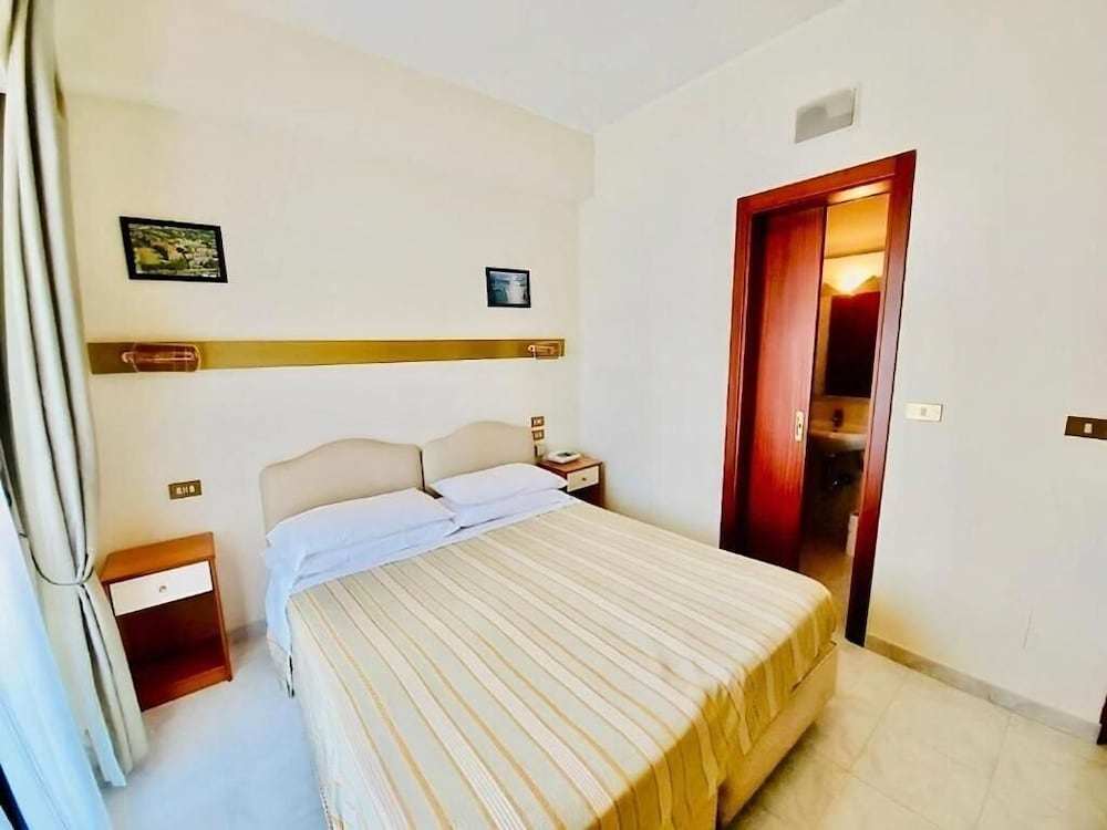 

Roma - Scilla - Albergo delle Rose