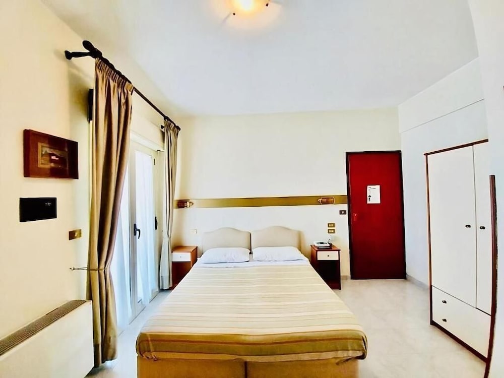 

Bari - Scilla - Albergo delle Rose