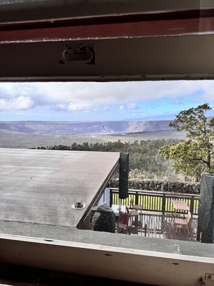 

Roma - Volcano - Hawaii Volcano House