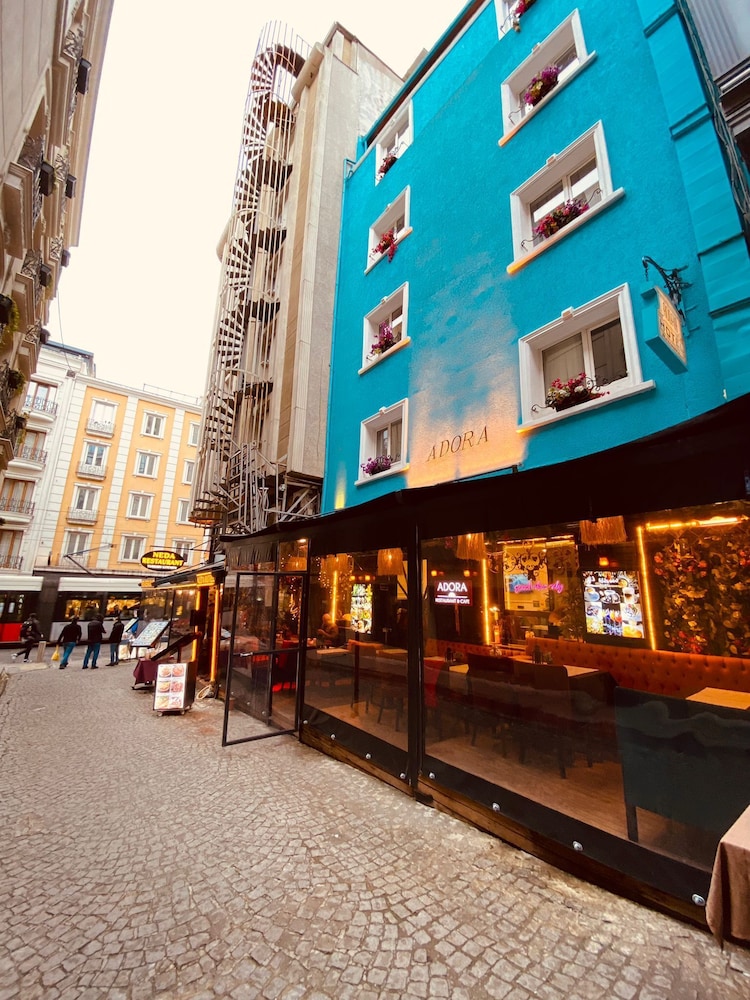 

Milano - Beyoğlu - Adora Hotel Cafe & Restaurant