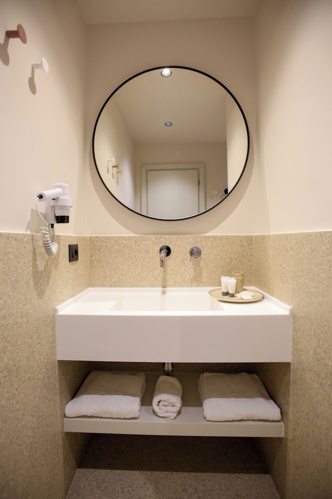 

Milano - Orikum - Olympia Villas and Hotel