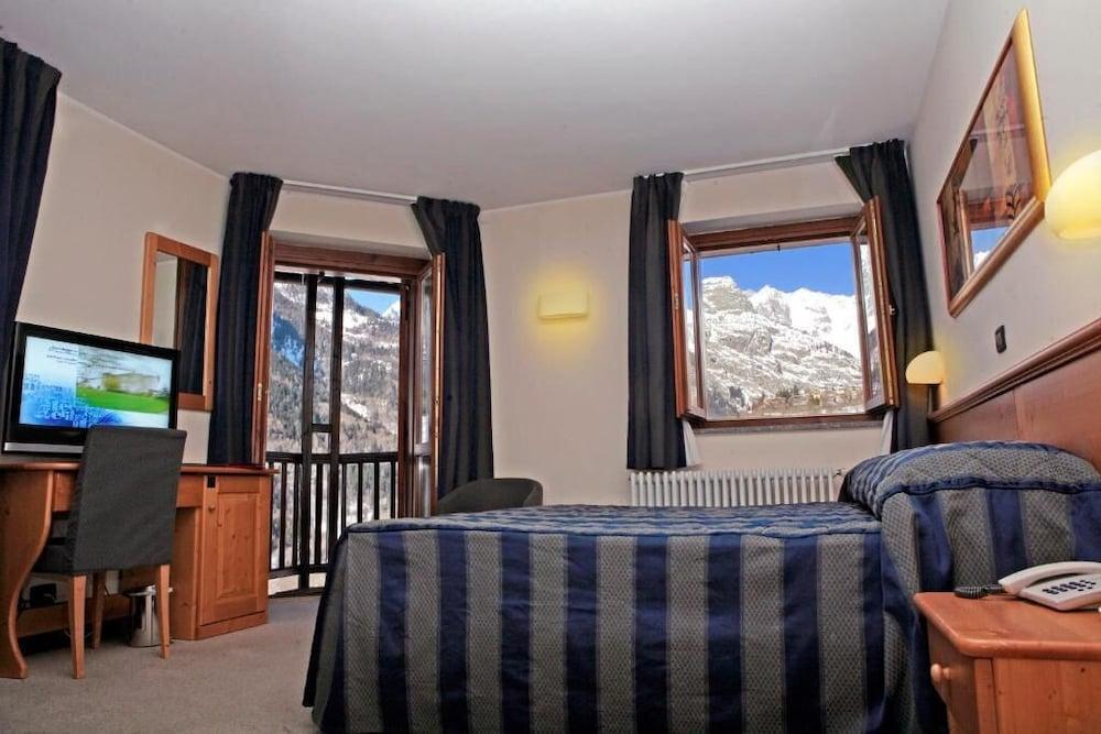 

Olbia - Courmayeur - Hotel Alpechiara