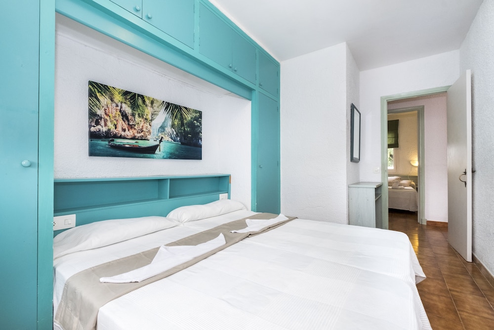

Roma - Fornells - Playa Parc Apartments