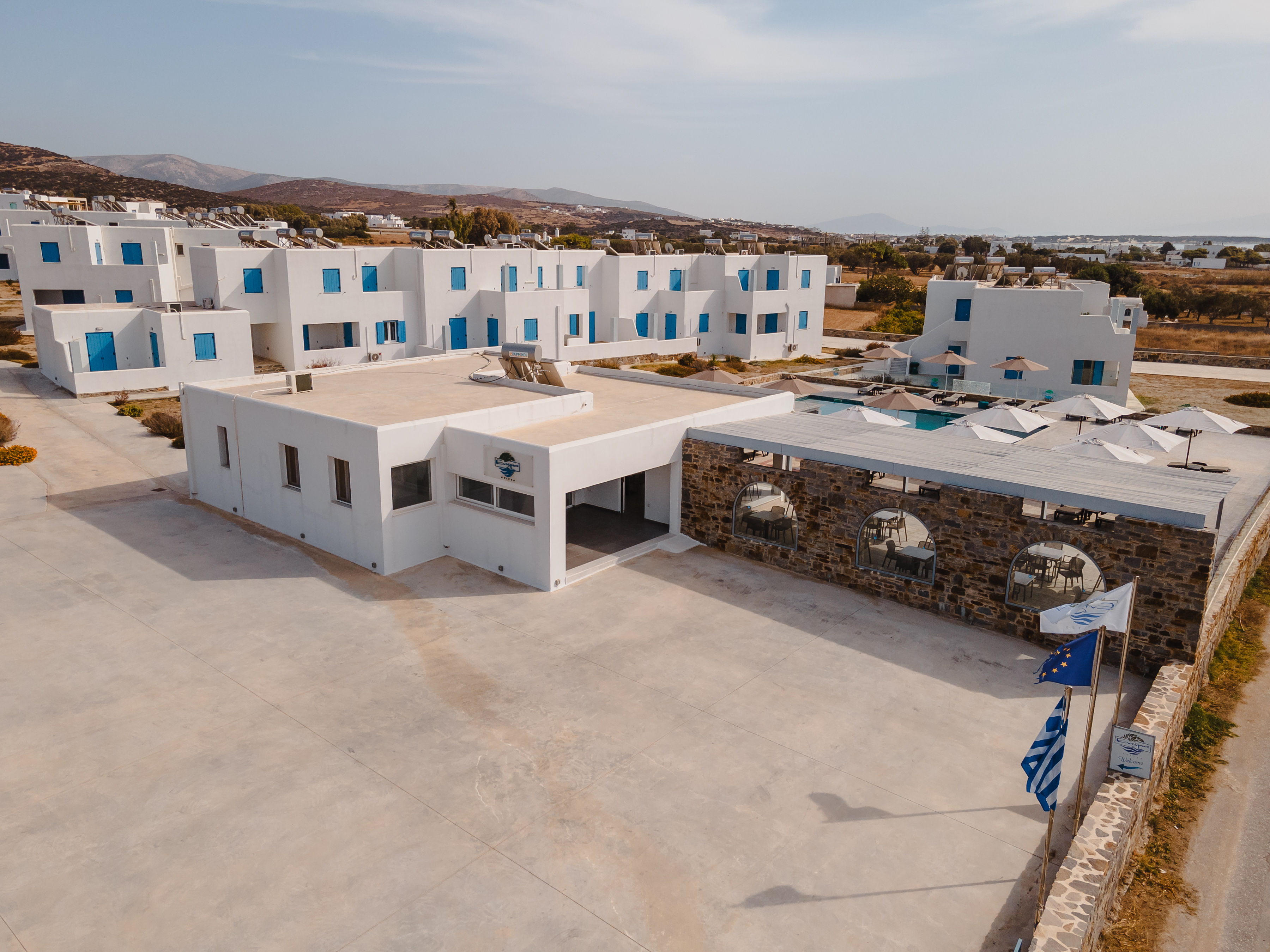 

Milano - Pirgaki - Evripus Suites Naxos