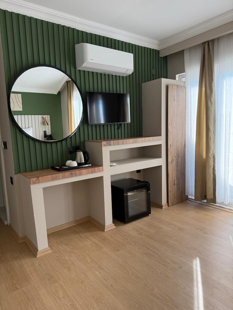 

Bologna - Belek - Red Castle Hotel & Pub