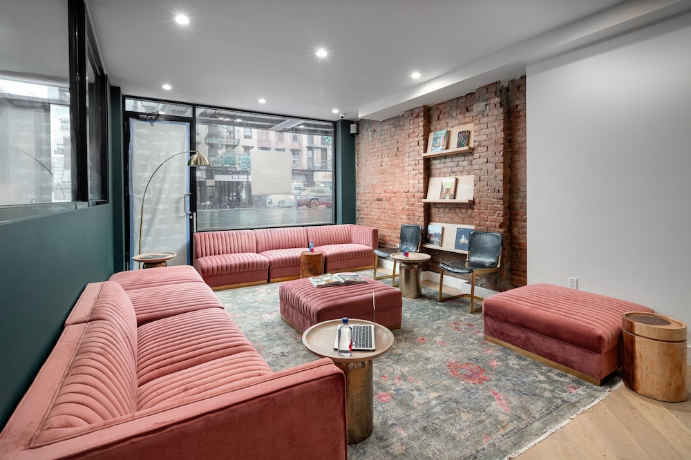 

Bari - New York - Aeroporto La Guardia - Little Charlie Hotel