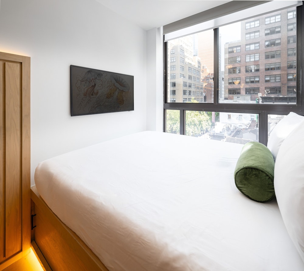 

Roma - New York - Aeroporto La Guardia - Little Charlie Hotel