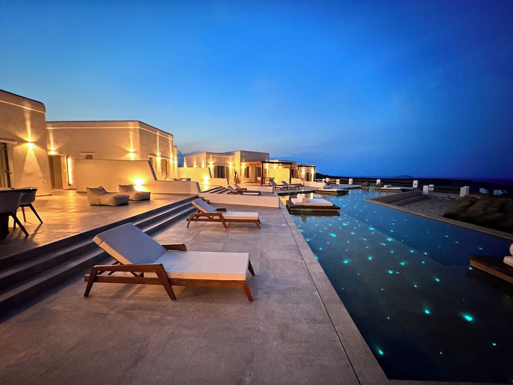 

Bologna - Koufonisia - Aeris suites Pori