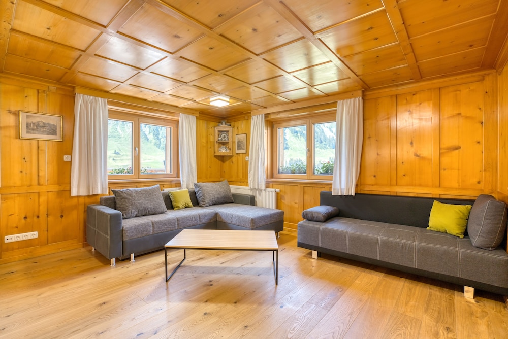 

Bologna - Lech am Arlberg - HUS24