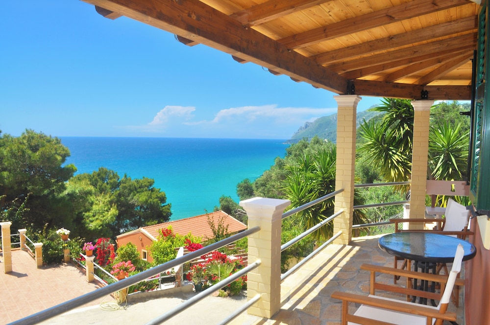 

Firenze - Corfù città - Villa Takis on Pelekas beach Small house with garden and sea view